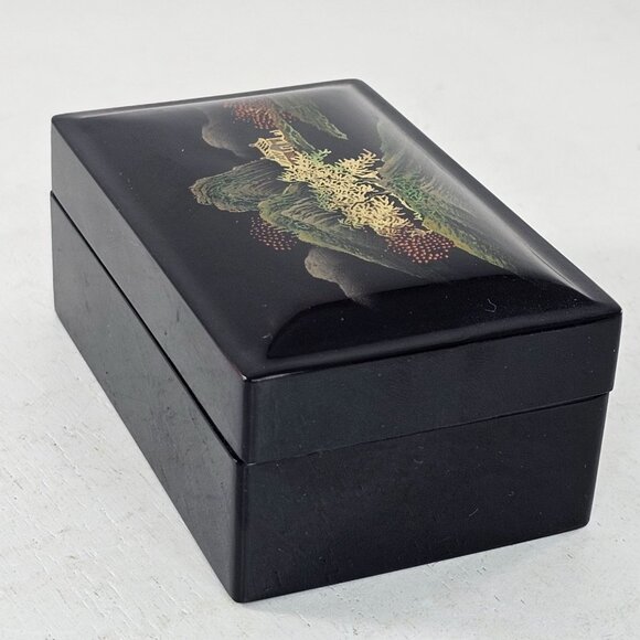 Lacquered Japanese Style Decorative Box With Landscape Design & Removable Lid - Picture 5 of 11